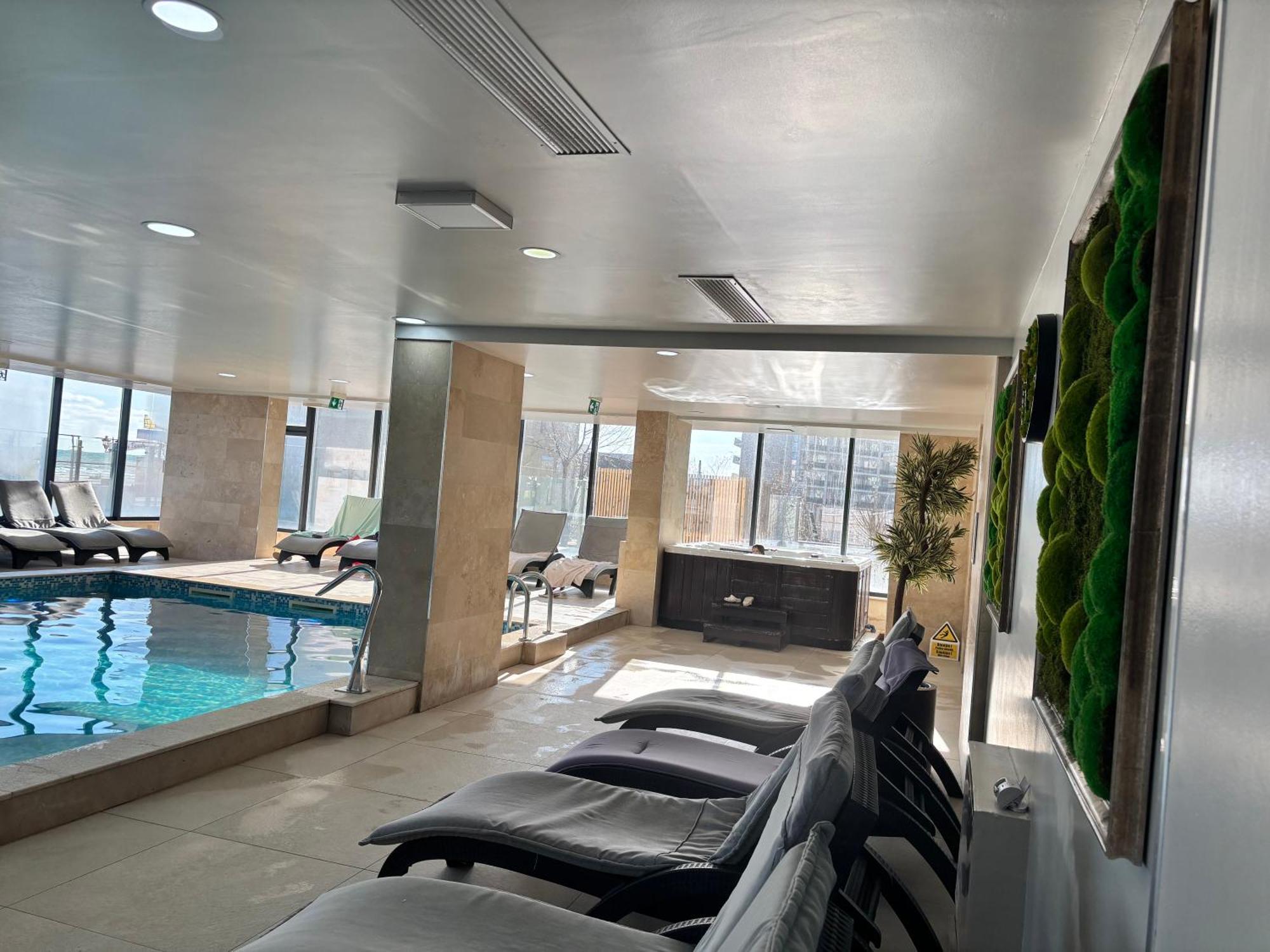 Eka Studio - Pool & Spa Beach Resort Năvodari Екстериор снимка